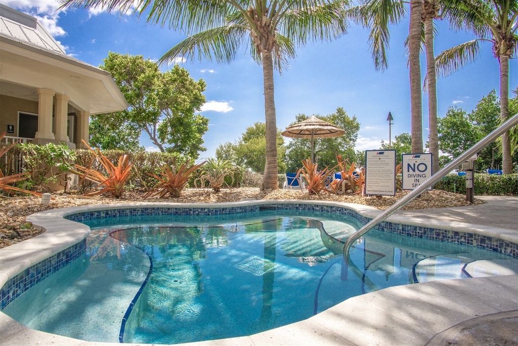 Homes with pools for rent key largo
