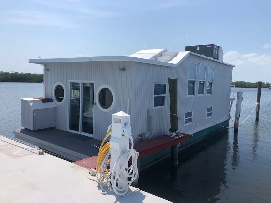 Islamorada houseboat rental